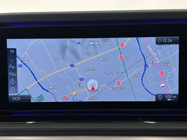 純正ディスプレイオーディオ。CarPlayもございますのでお使いのスマートフォンをつなげていただくことでナビもお使いいただくことが可能です