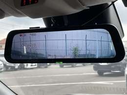 ◆【スマートインナーミラー】車両後方カメラの映像をルームミラーに映すことが出来ます。 そのため、後席に人や荷物があって後方が見えづらい場合でもしっかり視界を確保することが出来ます。