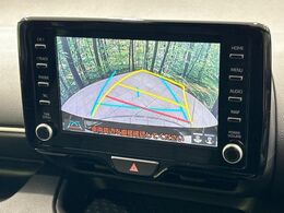 【バックカメラ】駐車時に後方がリアルタイム映像で確認できます。大型商業施設や立体駐車場での駐車時や、夜間のバック時に大活躍！運転スキルに関わらず、今や必須となった装備のひとつです！