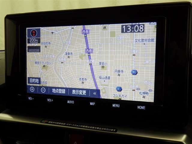 ナビ装着車で知らない道もラクラク！バックモニターも装備しております。バックギアに入れるとナビ画面に車の後方が映し出されます。これで後方確認も安心！