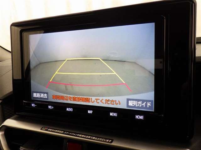 バックモニターも装備しております。バックギアに入れるとナビ画面に車の後方が映し出されます。これで後方確認も安心！