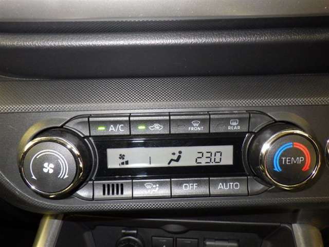 【オートエアコン】お好みの温度に設定して頂くと、車内の温度を自動調整♪快適にクルマの中を過ごして頂けます。