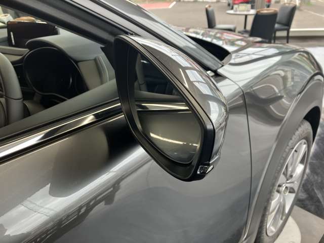 一台一台丁寧な整備をこころがけております♪当店展示車輌は全て車検整備はもちろん、車検残のあるお車でも、当店自慢の熱い整備スタッフが点検整備をしっかり完了させてからお客様へお渡し致します♪