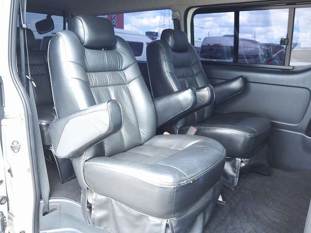 ■一般車に限らず、ポリマー・ガラスコーティング・セラミックコーティングと施工可能です♪撥水と親水を選べる物もございます。