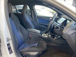 「カラーバックモニター」を装備で駐車が苦手な方でも安心です。