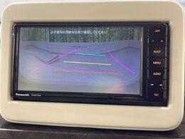 【バックカメラ】駐車時に後方がリアルタイム映像で確認できます。大型商業施設や立体駐車場での駐車時や、夜間のバック時に大活躍！運転スキルに関わらず、今や必須となった装備のひとつです！