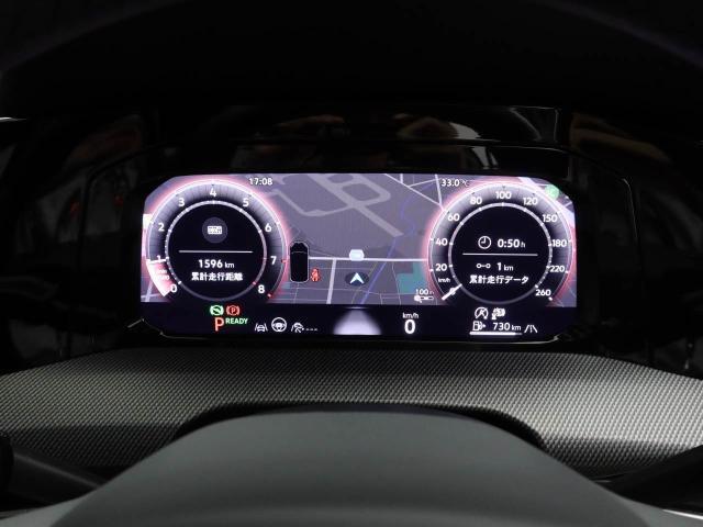 ドライバーに届ける情報を最大に、指先の移動は最小に。先進のデジタルコックピットが思いのままの直感的な操作を可能にします。デジタル表示が実現するシンプルで機能的なコックピットです。