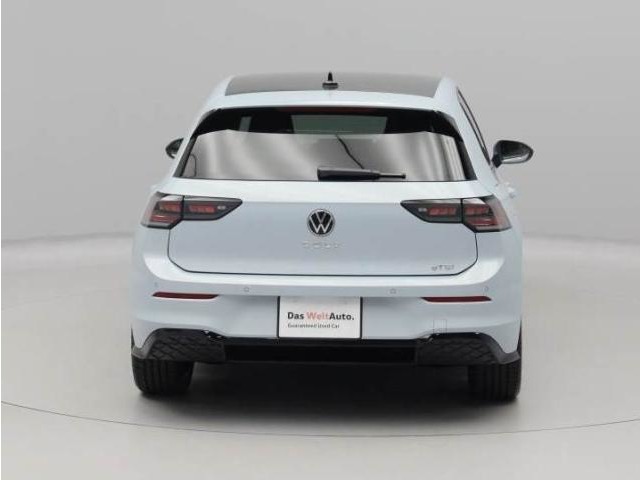 トランクルームの開閉方法は、VWのエンブレム部分が取っ手になります。