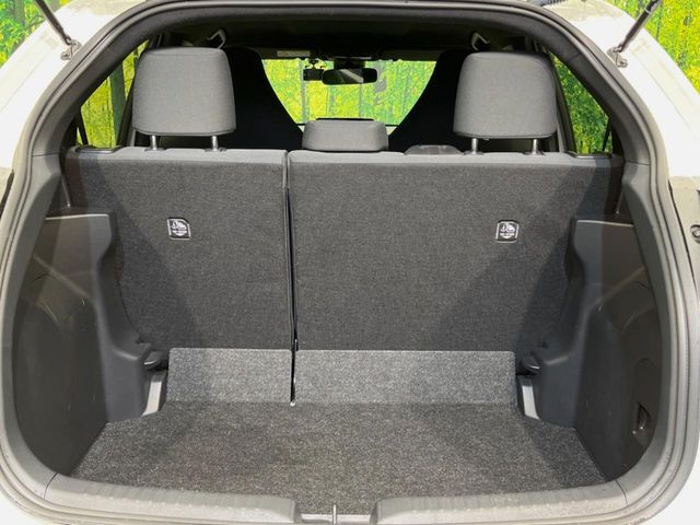 普段のお買い物や通勤、送迎等に十分な荷室スペースを確保しております。セカンドシートを倒すと、大きな荷物の積載も可能です♪
