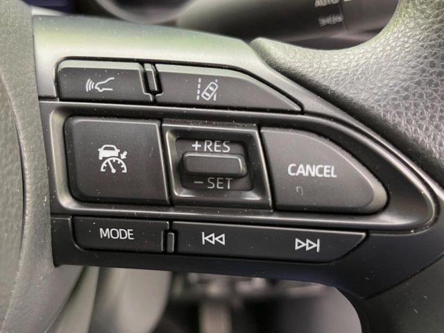 【レーダークルーズコントロール】高速道路での長距離走行が楽に！！自動で速度を保つクルーズコントロールが、衝突軽減システムと連携し、前方の車両を感知して車間を保つように速度調節してくれます！！