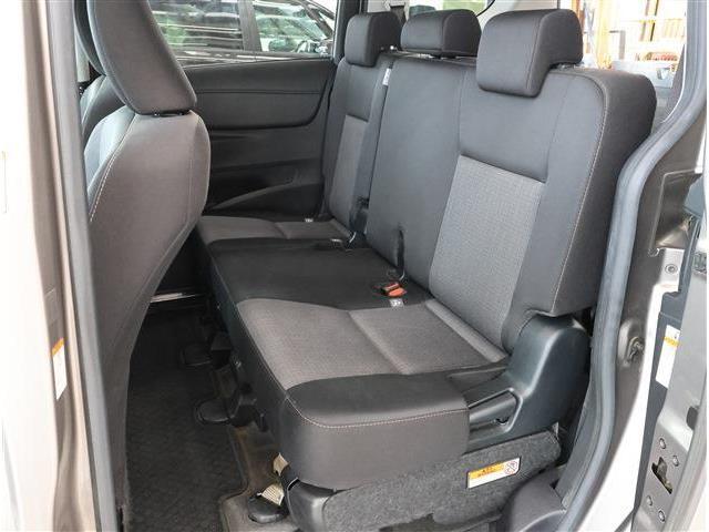 大人が3人座っても広々できます！