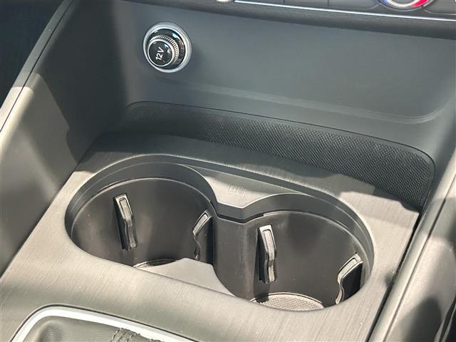 ご遠方の場合でも、下取り車両の金額を概算でお出しすることは可能でございます。車検証をお手元に、走行距離をご確認の上お問い合わせくださいませ。