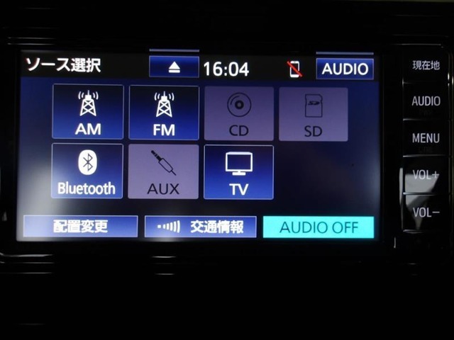 純正ナビを装備。タッチパネル式で使いやすく、お出かけもラクラクです。