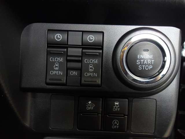 両側パワースライドドア付きだから、狭い駐車スペースなどでの 乗り降りラクラク！小さなお子さまのいるご家庭には嬉しい装備。