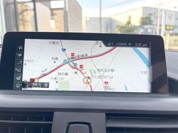 ●純正ナビ:一体感のあるナビは、高級感ある車内を演出してくれます。オーディオ機能も充実しておりますので、運転もより楽しめます♪