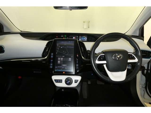 インパネ周りは、すぐ手の届く位置に操作ボタンが配置されており、ドライバーの使い勝手が考慮されています♪