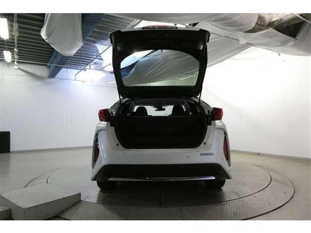 広いトランクスペース！大きい荷物から小さい荷物までたっぷり積んじゃってください♪