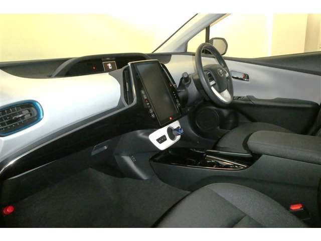 分かりやすく操作しやすい運転席まわりです☆