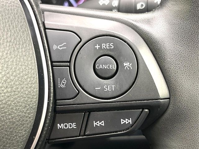 【レーダークルーズコントロール】高速道路での長距離走行が楽に！！自動で速度を保つクルーズコントロールが、衝突軽減システムと連携し、前方の車両を感知して車間を保つように速度調節してくれます！！