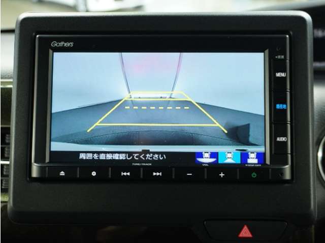 ◆バックカメラ◆リバースにするだけで映ります、後方の安全確認や、狭い駐車場での車庫入れ、雨の日や夜間など視界の悪い時に便利です！安全にバックする為には欠かせない装備です。