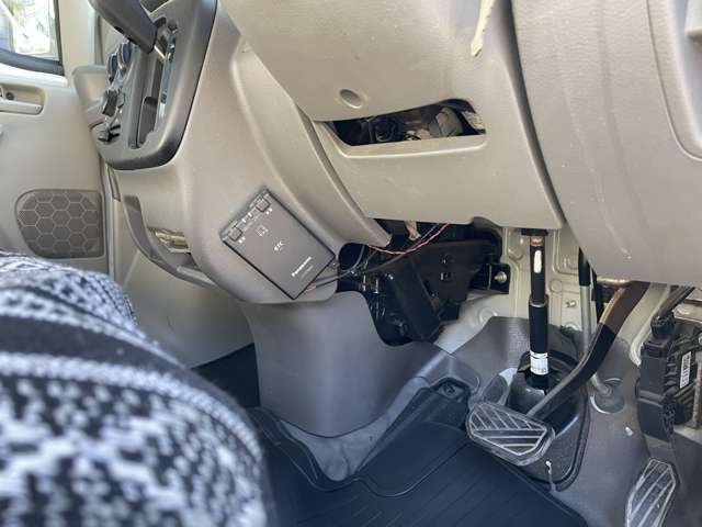 販売車両全車に車両用クレベリン（Cleverin）施工済みで納車いたします。二酸化塩素分子のチカラでウイルスや菌を99％除去持続効果約3か月。（多少の塩素臭が残りますが人体には無害の濃度です）