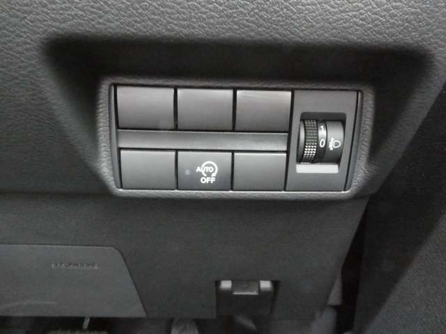 燃費の向上に役立つアイドリングストップ機能が備わっています。