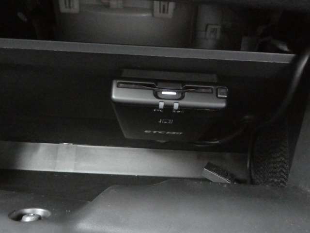 高速道路の料金所もノンストップで通過できるETCが備わっています。