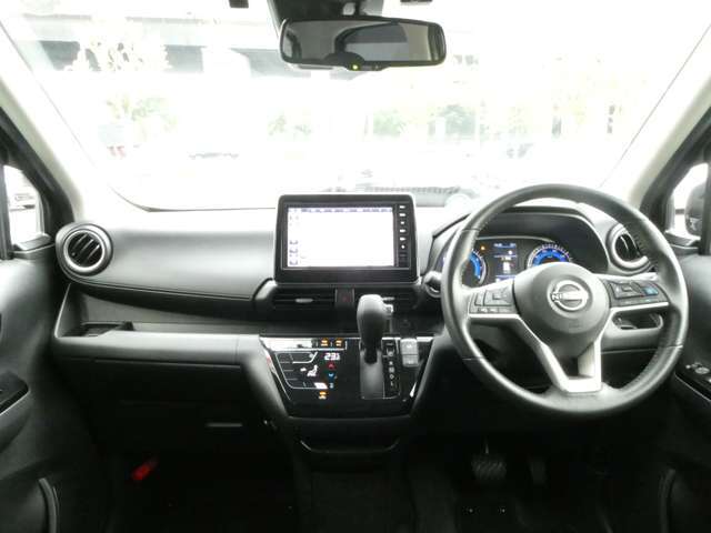 展示車両は全車　クリーニング済。　専門業者さんにて内外装ともにキレイにしてご納車いたします。　また別途、各種コーティングもうけたまわってます。