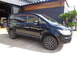 フロントグリル・前後アンダーカバーマットブラック仕様、社外16インチホイール・ATタイヤなどカスタム