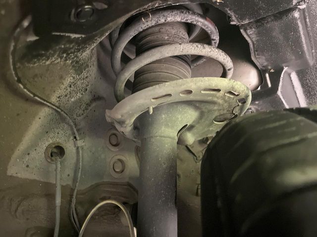 お車を安心してお乗りいただく為には、足回りの定期点検が欠かせません。サービスサポート（有償保証）では無料点検もご提供しており、安心のカーライフをお過ごしいただけるサポート体制が整っています。