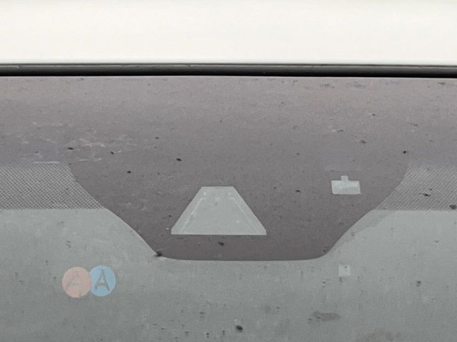 【トヨタセーフティセンス】走行中に前方の車両等を認識し、衝突しそうな時は警報とブレーキで衝突回避と被害軽減をアシスト。より安全にドライブをお楽しみいただけます。