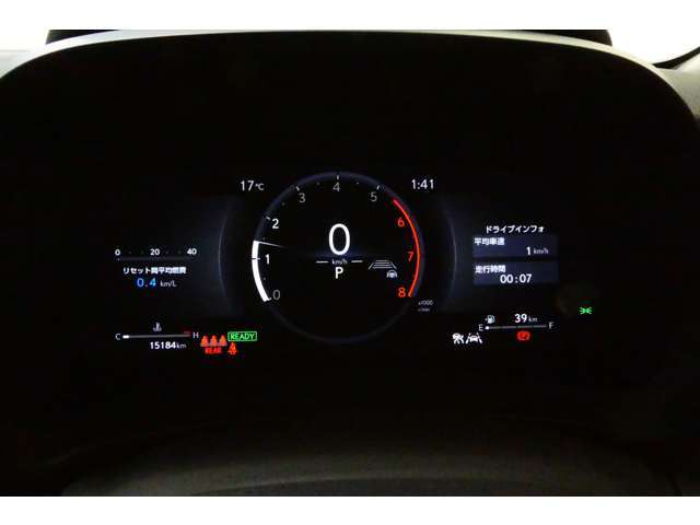 視認性よく綺麗な発色のメーターです。レクサスでは、コクピットに座っている様なイメージでドライバーの心を高揚させます。