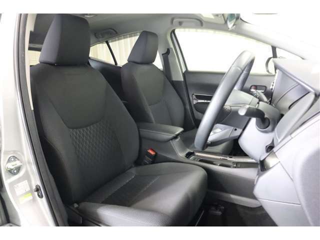 厚みがあって、座り心地のいいシート。運転席も助手席もリラックスしてゆったりと座れます。