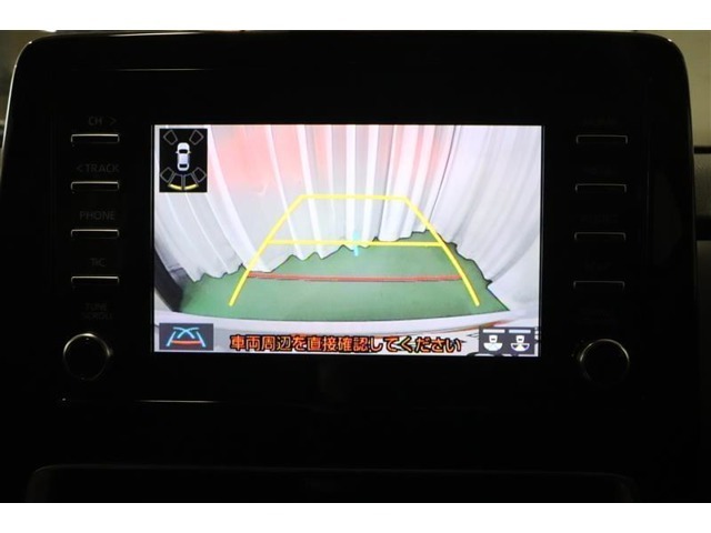 ガイドラインで車両間隔をつかみやすくなっています。バック時に見ずらい場所や狭い駐車場で便利です♪