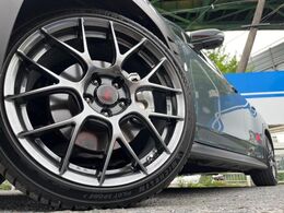 【BBS製19インチアルミホイール】大人気メーカーのホイールを装備♪軽量・高硬度のアルミホイールは、ハンドリング・加速など、走りの質を向上してくれます♪