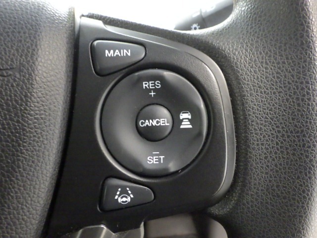 【ホンダセンシング】衝突軽減ブレーキ、誤発進抑制機能、車線維持支援、標識認識機能。路外逸脱抑制機能、等※車によって装備が異なります