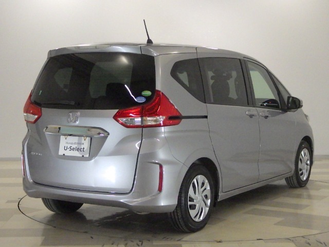 【車両状態証明書付】より安心してご購入頂く為、第三者機関による車両状態証明書を見ながら実車確認できます（フロントガラスのA1減点はほとんどの中古車にあるミリ単位の飛び石傷ですのでご安心下さい）。