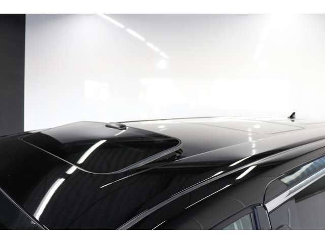 ★開放感たっぷりのサンルーフ付いてます！将来、車を売却したときに査定額がアップすることが多いのもメリットの一つですね！