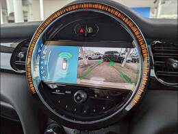 バックカメラ装備。後方確認に役立ち、楽々駐車やバックをしていただけます。