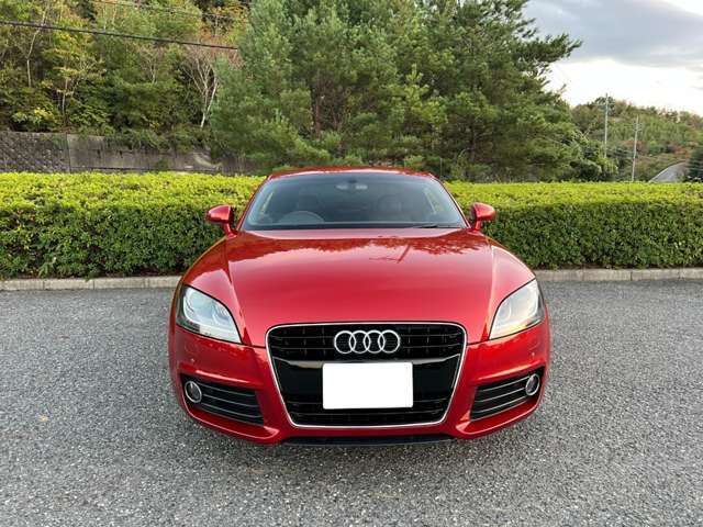 外装には目立つ気になる様な大きな傷ヘコミ等はありません。