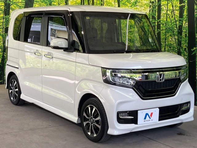 大好評のボディコーティング「弾スプラッシュコート」もご納車までに施工可能。通常のガラスコートと異なる、耐久年数6年の無機質ガラスコーティングが、ボディをキレイな状態に保ってくれます。