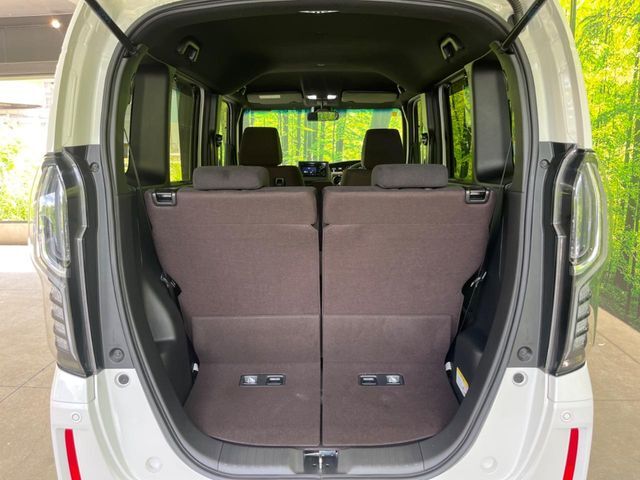 普段のお買い物や通勤、送迎等に十分な荷室スペースを確保しております。セカンドシートを倒すと、大きな荷物の積載も可能です♪
