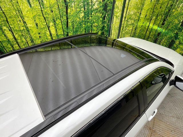 【大型サンルーフ】車内の解放感が一気に上がる大型のパノラマルーフ！季節を問わず開放的で快適なドライブをお楽しみいただけます。流通量も少なく希少価値の高い人気の装備です♪