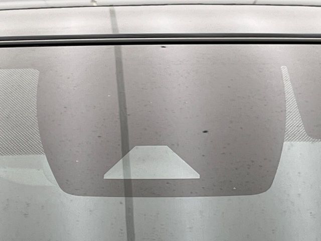 【トヨタセーフティセンス】走行中に前方の車両等を認識し、衝突しそうな時は警報とブレーキで衝突回避と被害軽減をアシスト。より安全にドライブをお楽しみいただけます。
