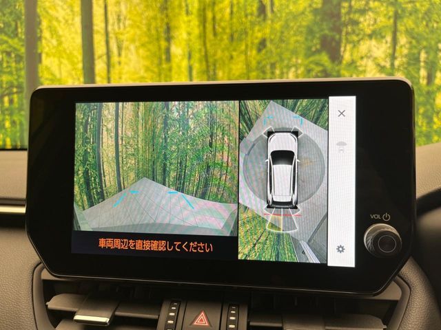 【パノラミックビューモニター】専用のカメラにより、上から見下ろしたような視点で360度クルマの周囲を確認することができます☆死角部分も確認しやすく、狭い場所での切り返しや駐車もスムーズに行えます。