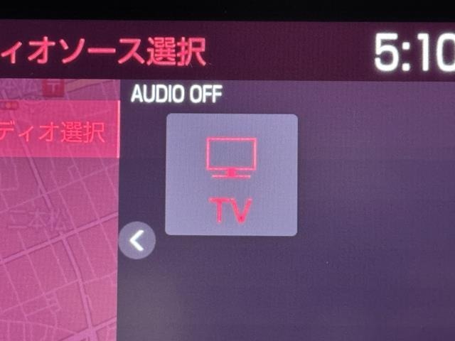 TVが見れるチューナーを装備しています。　新しい車でも付いていないことで、TVが見れない事も多々あるので要チェックです。