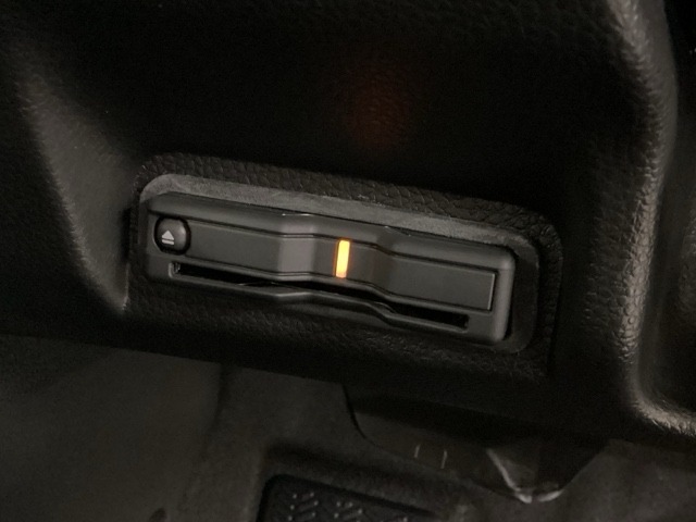 ETCが付いてます。ETC搭載車しか通過できないスマートICが利用できるようになりますよ！現在スマートICの設置箇所も増えてきているので、高速道路利用の幅が広がりますね☆