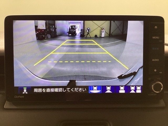 バックをするとき自動でリアの様子が映る『リアカメラ』付き！　画面で確認しながらバックが出来るので駐車の時も安心です。