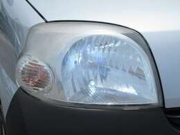 レンズは磨き専用コーティング済みです。ヘッドライト・スモールライトは社外車検対応の明るいLEDを取り付けしました。