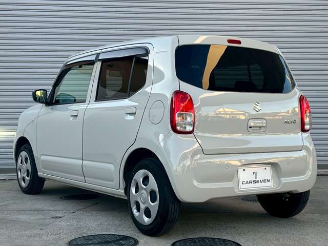 軽自動車のコンパクトなボディながら、頭上・横幅にゆとりを持たせた設計で快適な乗り心地を実現しています。ラゲッジスペースでは開口部が広く荷物の出し入れがしやすく、日常の使い勝手にも配慮されています。